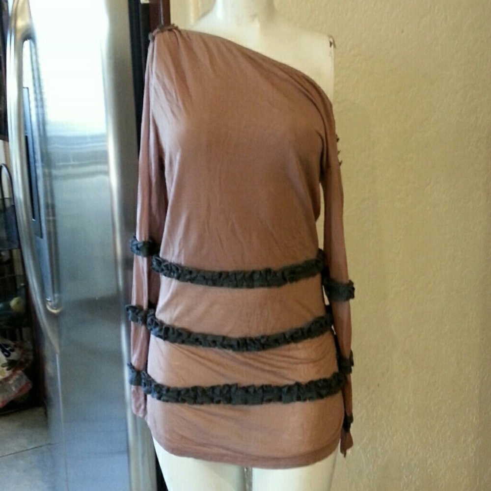 Mike Gonzalez off shoulder tunic